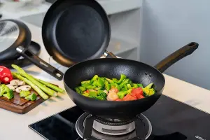 New Wok Pan Bakelite Handle Stir Fry Chinese Cooking Kitchen Saucepan Non Stick 30cm