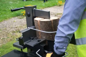 The Handy THLSV7 7 Ton Vertical Electric Log Splitter