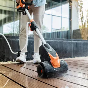 Yard Force 20V/4.0Ah Lithium-Ion Cordless Patio Cleaner - 20cm cleaning width and 2 speed settings - LW CPC1 - CR20 Range