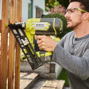 Ryobi 64mm 18V Li-ion One+ Cordless Nail gun (Bare Tool) - R15GN18-0