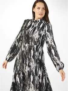 Izabel London Printed High Neck Long Sleeve Dress