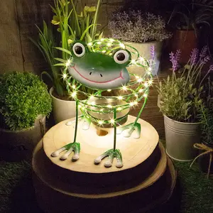 Solar Powered Light-Up Frog Garden Feature