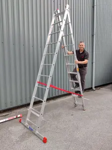 Triple Section Combination Ladder 3 x 11  Rungs 3m Closed 6.77m Extended