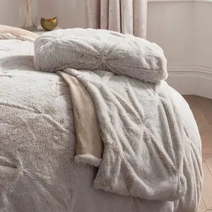 Smart Living Luxurious ROUCHED FAUX FUR Fleece Duvet Cover with Pillowcases