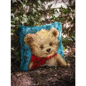 L/HK CUSH LITTLE BEAR - Latch Hook Kit: Cushion: Little Bear - Vervaco