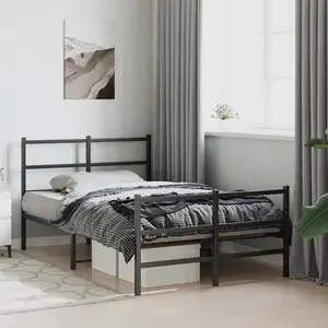 Berkfield Metal Bed Frame without Mattress with Footboard Black 120x200cm