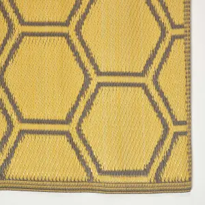 Homescapes Yellow Outdoor Rug with Honeycomb Pattern, 182 x 122 cm