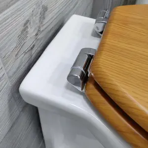 Oak Effect Soft Closing Toilet Seat