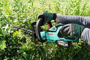 Bosch Hedgecut 18V-55 Cordless Hedge Cutter Garden Trimmer + Battery + Gloves