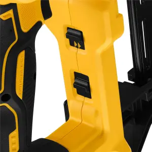 Dewalt DCFS950P2 18v XR Cordless Brushless Fencing Stapler 2 Batteries & Case