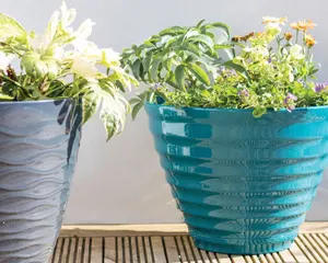 Lightweight Recycled Plastic Garden Pot Planter 40cm Vale Planter with In-Built Saucer - Plastic - L40 x W40 x H30 cm - Teal