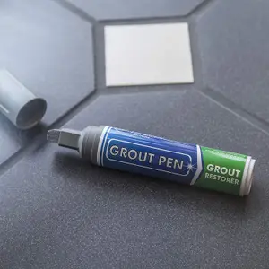 Large Grout Pen - Designed for restoring tile grout in bathrooms & kitchens (Grey)