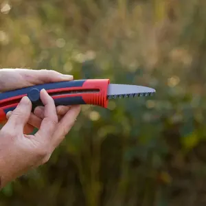 Retractable Pruning Saw, Razorsharp Garden Tool