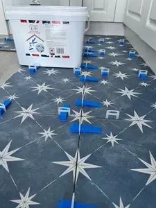 Tiled Up  Floor Levelling System - Pack Includes 200 Clips-400 Wedges & Application Pliers