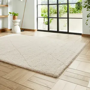 Ideal Shaggy Cream Diamond 3D effect Medium Rug, (L)170cm x (W)120cm