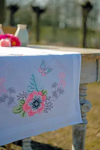 EMB T/RUN P/FLOWERS - Embroidery Kit: Table Runner: Pastel Flowers - Vervaco