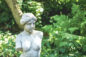 Medium Venus  Classic Stone Cast Garden Ornament Statuary