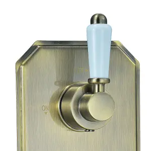 ENKI Regent Antique Brass Crosshead 2-Outlet Solid Brass Thermostatic Triple Shower Valve TSV044