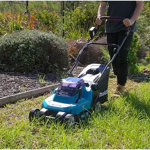 Makita DLM382Z 18v / 36v LXT Cordless Battery Lawn Mower + Hedge Cutter 2X 5.0ah