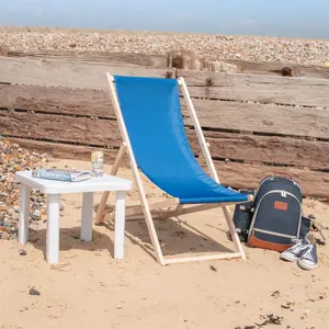 Harbour Housewares - Folding Wooden Deck Chair - Blue