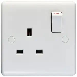 1 Gang Double Pole 13A Switched UK Plug Socket - WHITE PLASTIC Wall Power Outlet