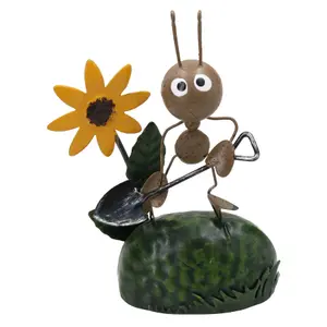 Miniature Life Metal Ant Digging Garden Home Gift Sculpture Ornament 5x11x16cm