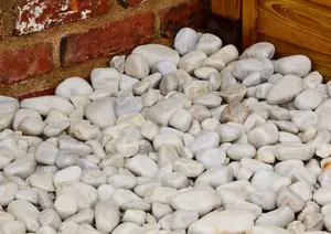 Blooma White 20-40mm Rounded pebbles