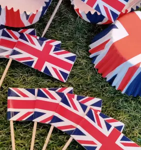 Union Jack Cupcake Cases & Flags Toppers Kings Coronation 24 Piece Cupcake Set