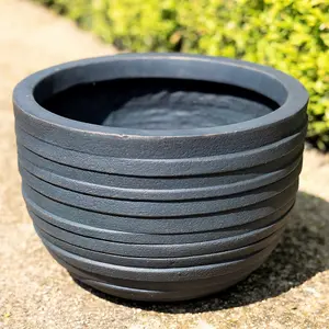 Primrose Ribbed Textured Fibrecotta Round Planter In Charcoal 20cm