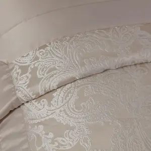 Duchess Luxury Jacquard Bedspread Silver