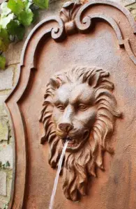 Primrose Gentle Lion Head Wall Indoor Outdoor Fountain H75cm