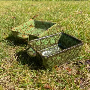 Brushwood Hedgehog House With Ceramic Food & Water Dish Set & Nesting Straw