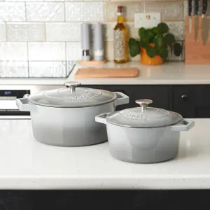 Cast Iron Casserole Set of 2 20cm & 26cm / 2.8L & 5.8L Dishes Oven Proof Enamelled Cast Iron Pans with Lids