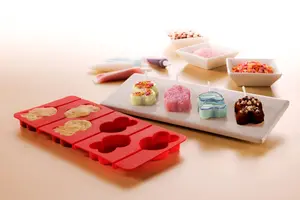 Essentials by Premier 6 Heart Moulds And 12 Sticks Cake Pop Mould