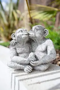 Stone Effect Kissing Monkeys Garden Statue Smooching Chimp Pond Ornament