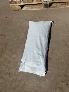 10 Filled white polyproplene sandbags