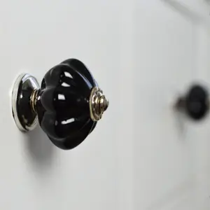 Nicola Spring - Floral Ceramic Cabinet Knobs - Black / White - Pack of 6