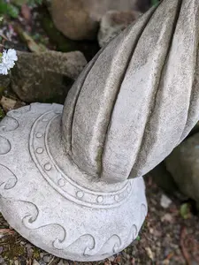 Detailed Windsor Design Stone Birdbath