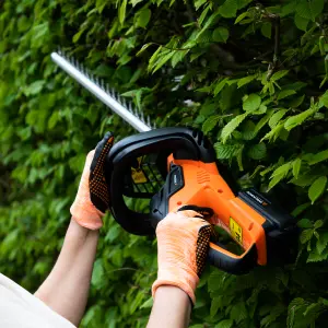 Yard Force 20V Cordless Hedge Trimmer with Li-ion battery and quick charger - LH C45 - CR20 Range