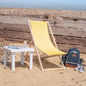 Harbour Housewares - Folding Wooden Deck Chair - Mustard