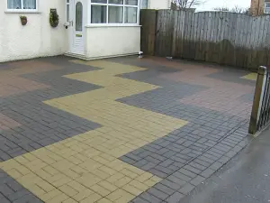 Stonecare4U Block Paving Cleaner (5L)  - Easy Removal of Dirt, Moss, Weeds & Algae