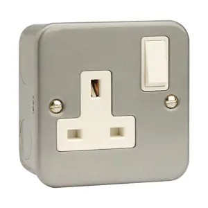 Click Scolmore Metal Clad Switched Socket 1 Gang Double Pole 13A (No K/O) CL035B