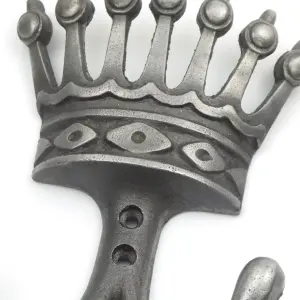 Oakcrafts - Antique Cast Iron Vintage Style Royal Crown Twin Coat Hook - 100mm x 135mm