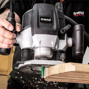 Trend T7EK 1/2in 2100W Variable Speed Router Plunge Cut 240V +6 Piece Cutter Set