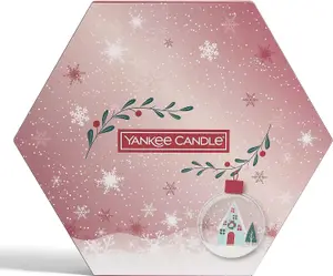 Yankee Candle Gift Set - 18 Scented Tea Lights and Holder in a Festive Box - Snow Globe Wonderland Collection