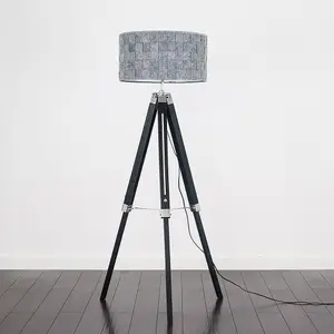 ValueLights Clipper Black Wood and Silver Chrome Tripod Floor Lamp with Grey Felt Weave Design Light Shade with LED GLS Bulb