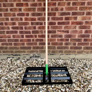 Steel Lawn Levelling Rake - 60 cm x 40 cm / 23" x 15.7" with Handle - Gardening Tool for Lawn Care, Mulch Spreading, Soil Grading