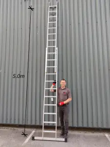 Double Extension Ladder 2 x 11 Rung 5.0m Max Open Height 3.0m Closed Ladders