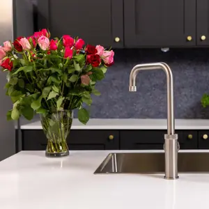 Flode Hjul Single Lever Industrial Style Kitchen Tap Swan Neck Design Brushed Steel