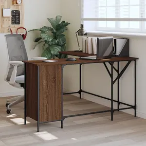 Berkfield Desk Brown Oak 141x141x75 cm Engineered Wood